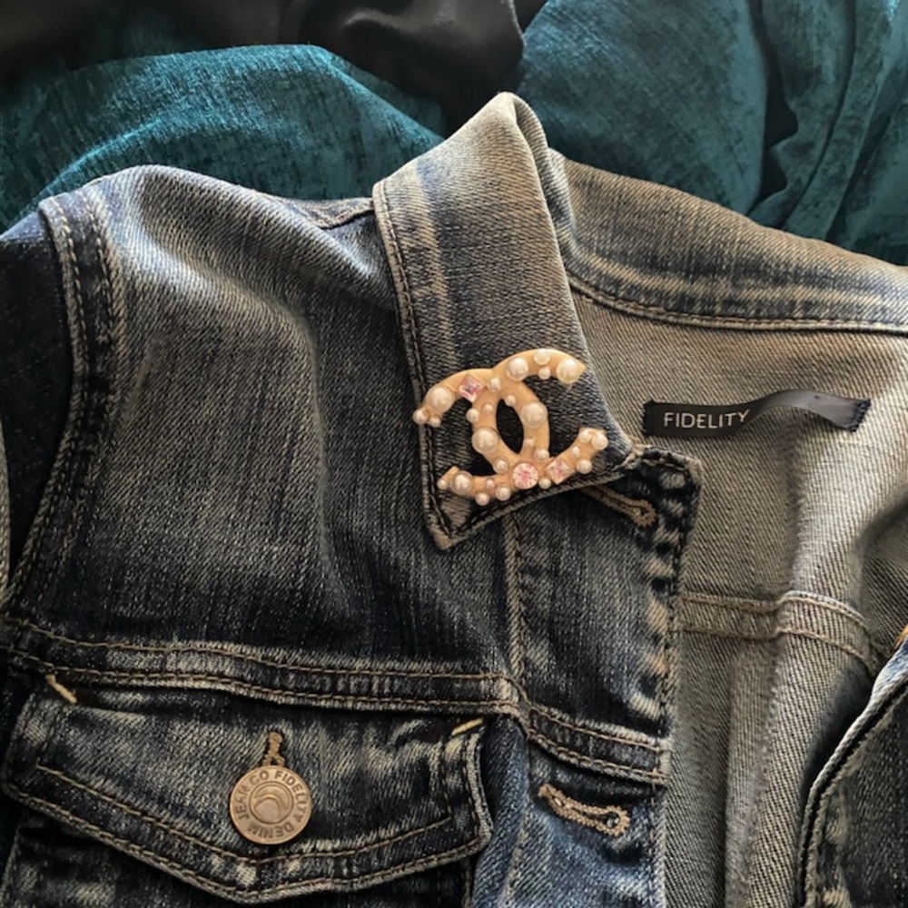 Gorgeous Authentic Chanel Brooch - Picture 7 of 11